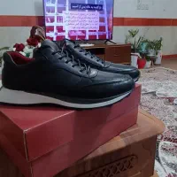 دو جفت کفش چرم یک جفت بوت سایز ۴۴ و کتونی سایز ۴۱