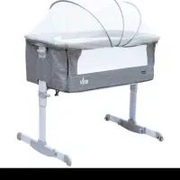 تخت کنار مادر