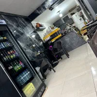 نیازمند فروشنده در کافی شاپ