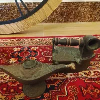 اتو خیلی قدیمی سایز کوچک و دکوری فیتله دار قدیمی|کلکسیون اشیاء عتیقه|شیرود, |دیوار