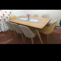 یک عدد میز ناهار خوری