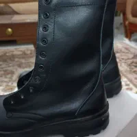 پوتین بهمن ۴۴ کادر|کیف، کفش، کمربند|کبودرآهنگ, |دیوار