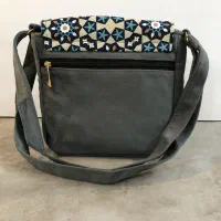 کیف|کیف، کفش، کمربند|رشت, فلسطین|دیوار