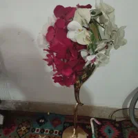 گلدان با چند شاخه گل لمسی