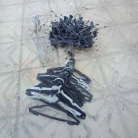 تعدادی چوب رختی واسه لباس و شلوار|بندرخت و رخت‌آویز|کازرون, |دیوار