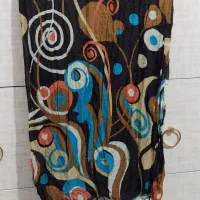 تعدادی شال و روسری نو