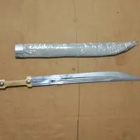 یک عدد کارد بزرگ قدیمی با دسته از جنس شاخ|کلکسیون اشیاء عتیقه|تهران, امام حسین(ع)|دیوار