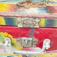 صندوق فلزی|کلکسیون اشیاء عتیقه|خنج, |دیوار