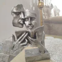 مجسمه کتاب خوان