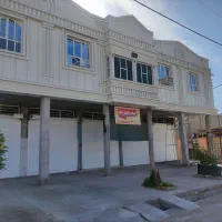 پنج دهنه مغازه دو واحد خونه یکجا بفروش می‌رسد