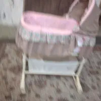 تخت کنار مادر