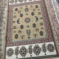 تعدادی فرش و قالیچه راه پله راهرو و گلیم