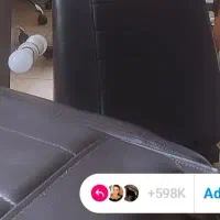 یک عدد آینه همراه صندلی  کاملا سالم .