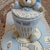 فرش اتاق کودک و سطل اسباب بازی