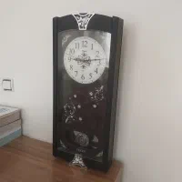 ساعت دیواری سالم و تمیز