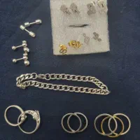 تعدادی گوشواره و پیرسینگ و انگشتر و یک دستبند|بدلیجات|پرند, فاز ۵|دیوار