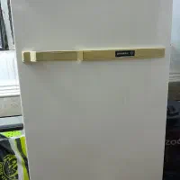 فریزر قدیمی در شهر ویس