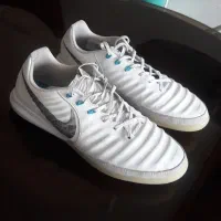 دو جفت کفش فوتسال در حد نو