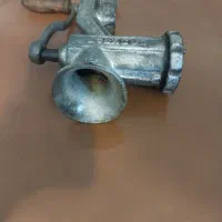 چرخ گوشت دستی قدیمی چدنی سنگین وزن