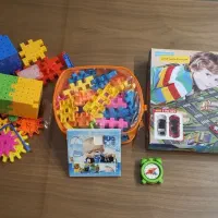 تعدادی اسباب بازی لگو ، بازی فکری ، ساعت آموزشی