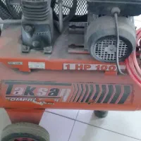 پمپ باد و میز و صندلی