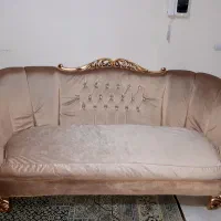 کاناپه سه نفره کلاسیک کرم بژ