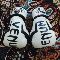 دستکش بوکس سالم تمیز