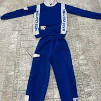 تعدادی هودی شلوار و کت و شلوار لی|لباس|هشتگرد, فشند|دیوار