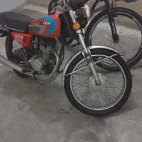 یک دستگاه موتور 125