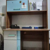 میز تحریر همراه با کتابخانه