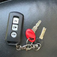 کلید موتور به همراه ریموت ریموت همراه گمشده