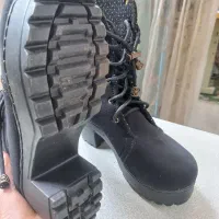 بوت بلند|کیف، کفش، کمربند|پیشوا, |دیوار