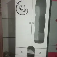 دو عدد کمد کودک همراه یک تخت گهواره ای