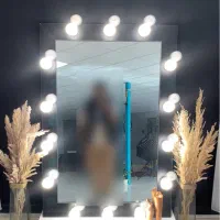 آینه لامپ دار
