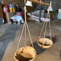 ترازو و کوزه قدیمی