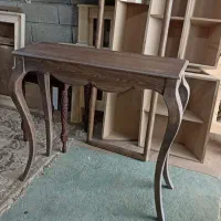 کارگر ساده و فنی کار در کارگاه نقاشی چوب