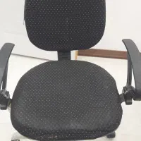 صندلی چرخون جکدار نیست