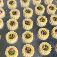 استخدام وجذب نیروی کاردرکارگاه قنادی سنتی هِل