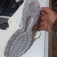 کفش کتانی|کیف، کفش، کمربند|شاهین دژ, |دیوار