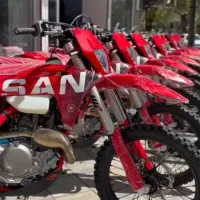 کراس برمودا و توسن طرح گس گس|موتورسیکلت|صائین قلعه, |دیوار