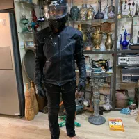 کلاه و دستکش و‌لباس موتور سیکلت