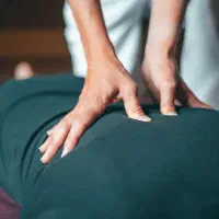ماساژدرمانی .مهره ورزی.رفع درد سیاتیک.بادکش درمانی