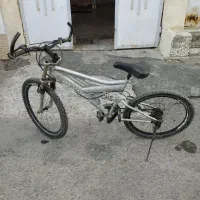 دوچرخه‌به‌شرط‌سالم‌بودن‌کسی‌خواست‌درخدمتم‌به‌شرط‌