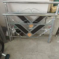 تخت خواب فلزی یک نفره و دو عدد کف تخت