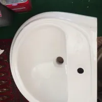 روشویی سفید رنگ