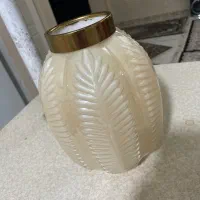 گلدان و گل مصنوعی