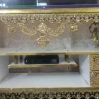 میز تلوزیون برنجی نو طول یک مترو نیم عرض نیم متر