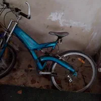 دوچرخه|دوچرخه، اسکیت، اسکوتر|چمستان, |دیوار