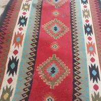 گلیم مدل سنتی رنگ لاکی