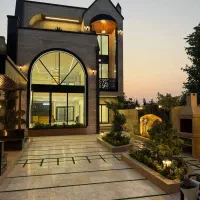 ویلا با بنای 700 متر با آسانسور/پول نیاز واقعی